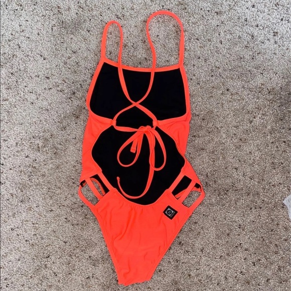 Jolyn Nico onesie - Picture 2 of 4